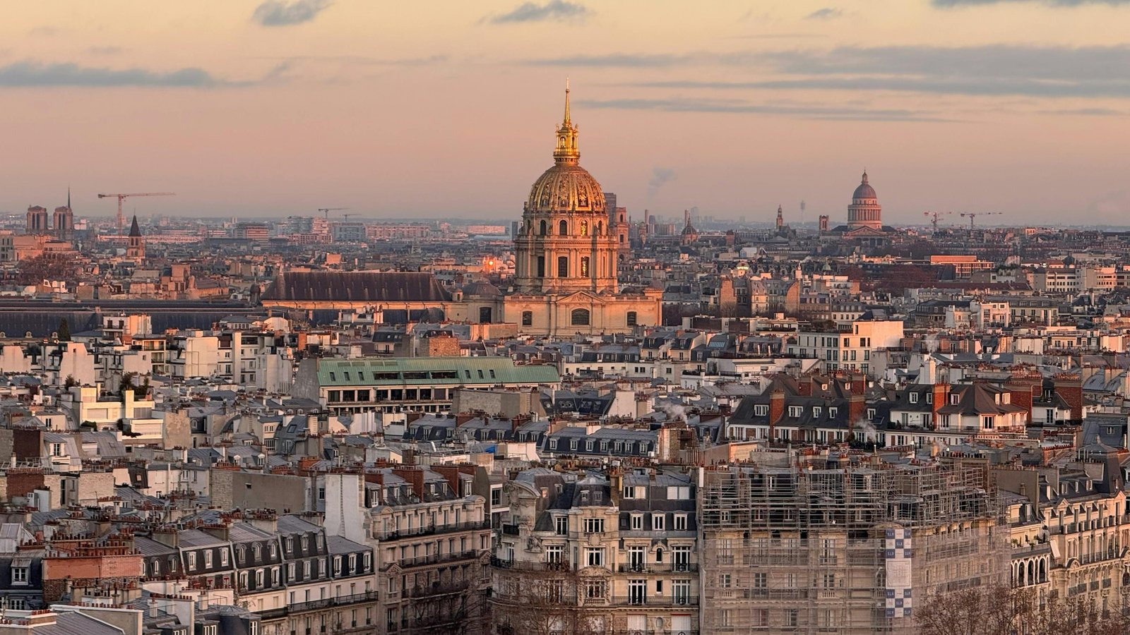 15D14N SINGAPORE Paris (Le Havre) – London (Dover) (LANDMARKS OF LISBON & LORIENT) SINGAPORE (Genting Dream)