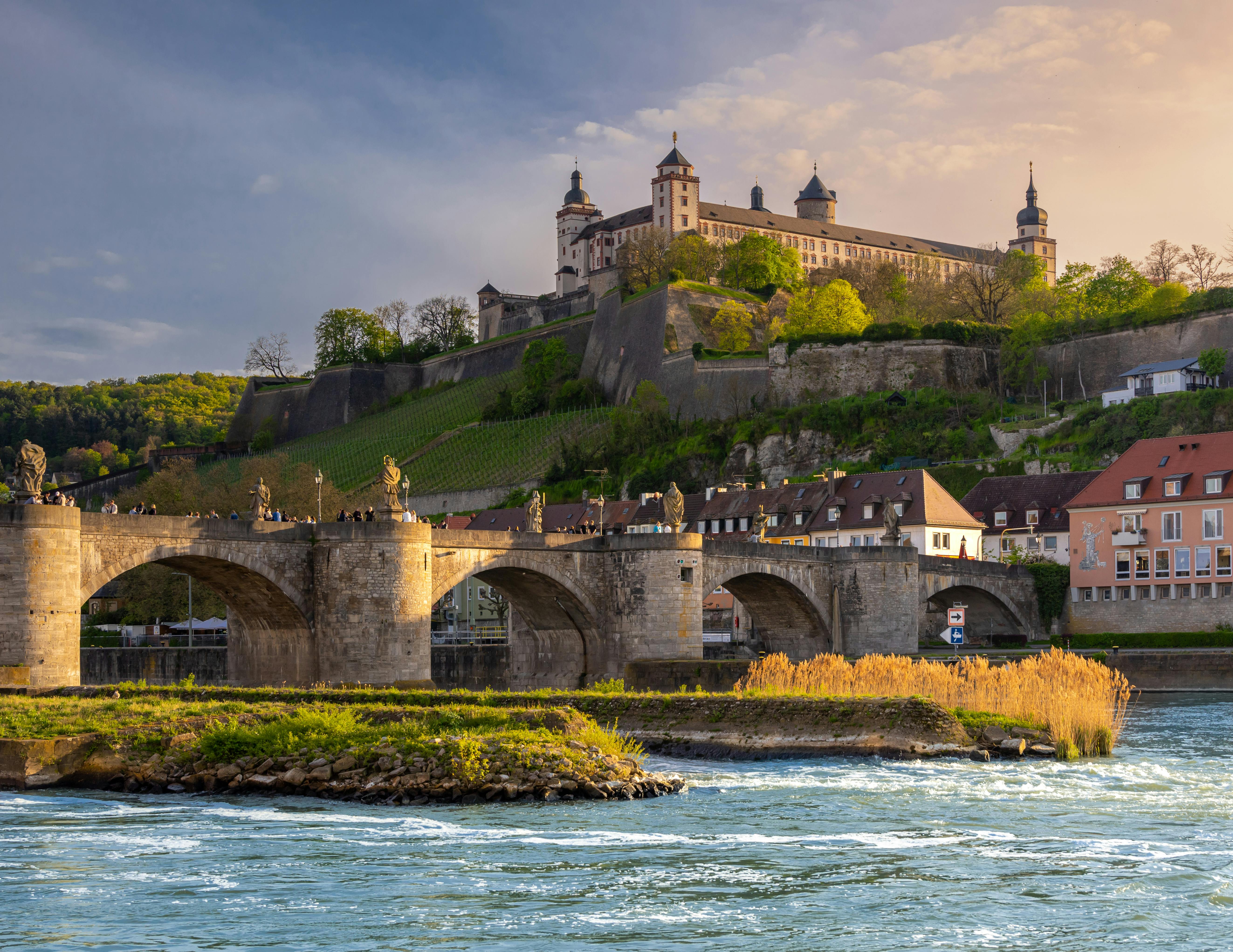 Uniworld: 8D7N SINGAPORE Castles along the Rhine (Basel to Amsterdam) SINGAPORE
