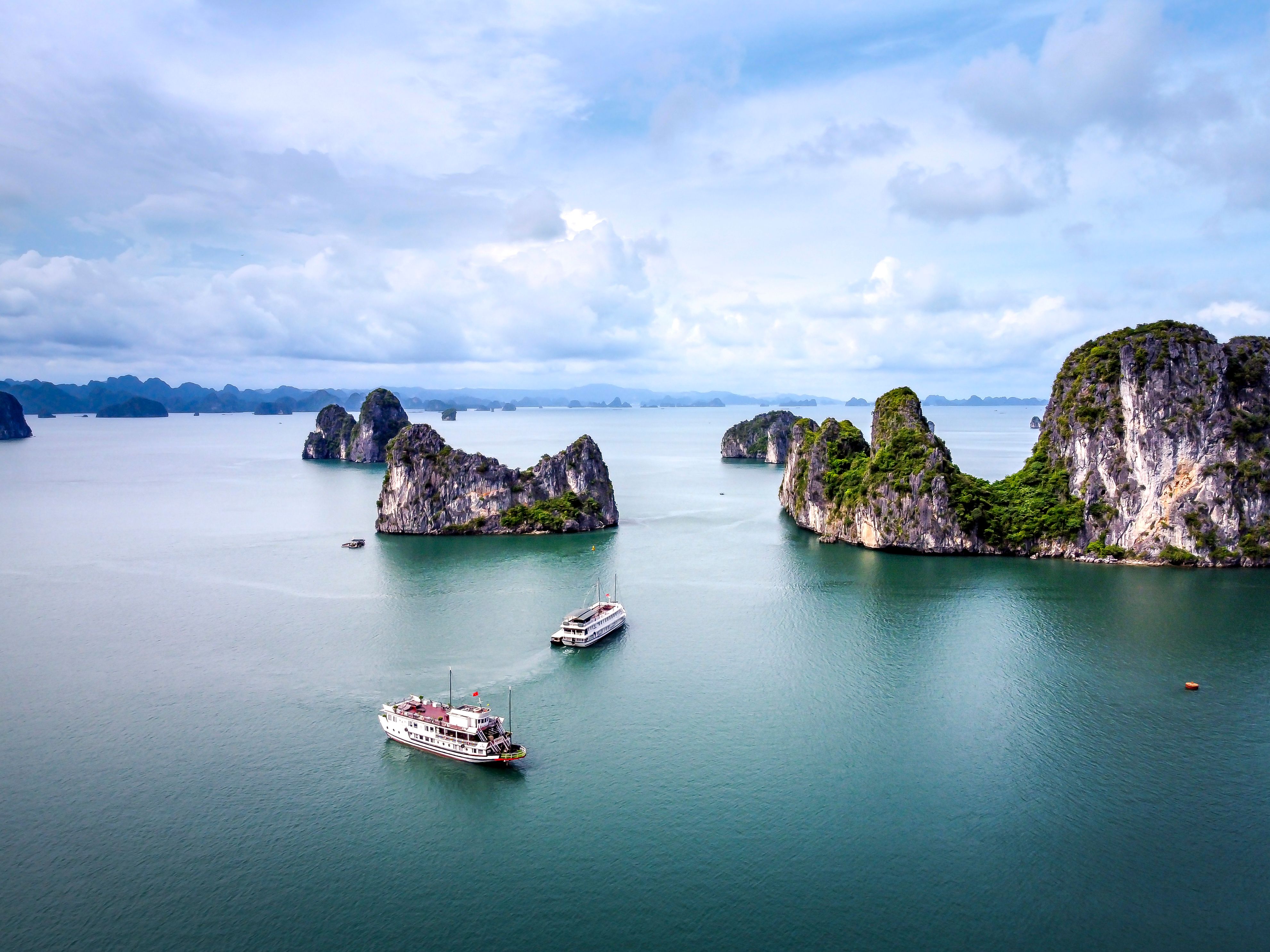 6D5N HANOI/NINH BINH/HALONG BAY+ OVERNIGHT 5 *AMBASSADOR SIGNATURE CRUISE