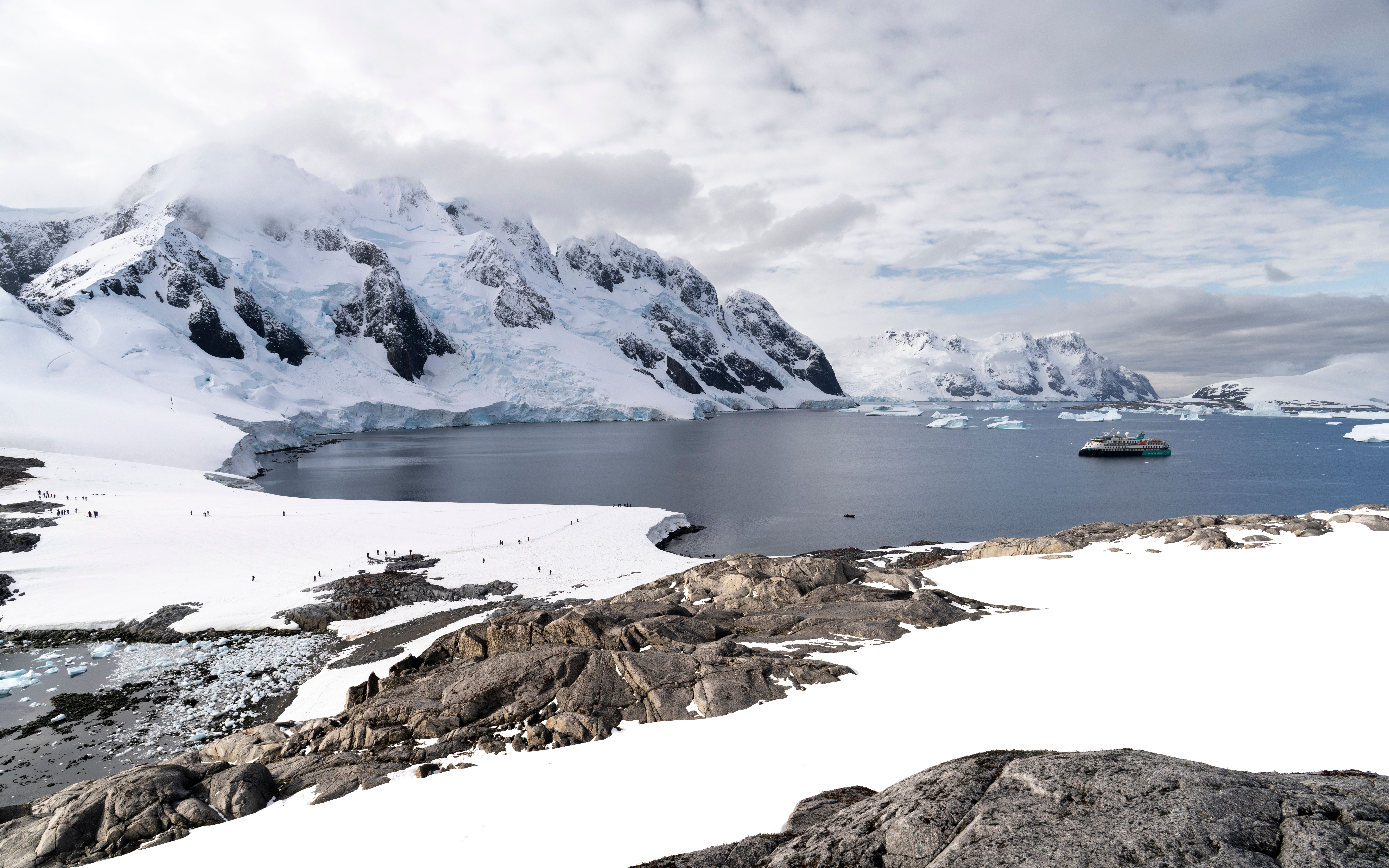 18D17N Antarctic Circle Expedition
