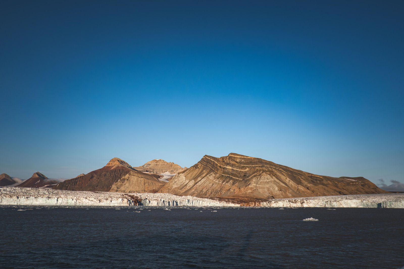 8D7N SINGAPORE Disko Bay and Inuit villages SINGAPORE (Genting Dream)